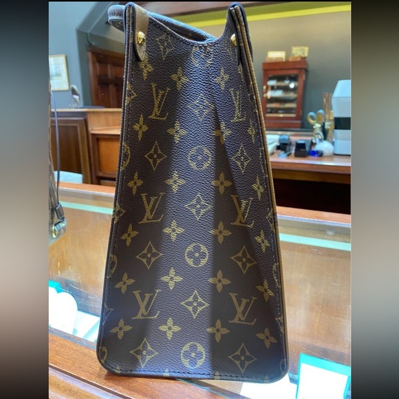 Louis Vuitton On The Go Mm - Picture 3 of 9